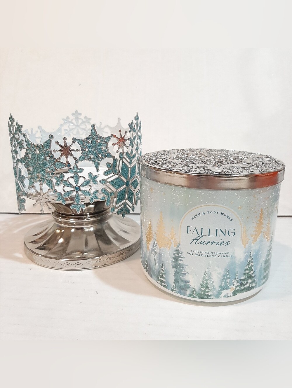 Bath and Body Works FALLING FLURRIES 3 Wick Scented Candle And Snowflake Holder